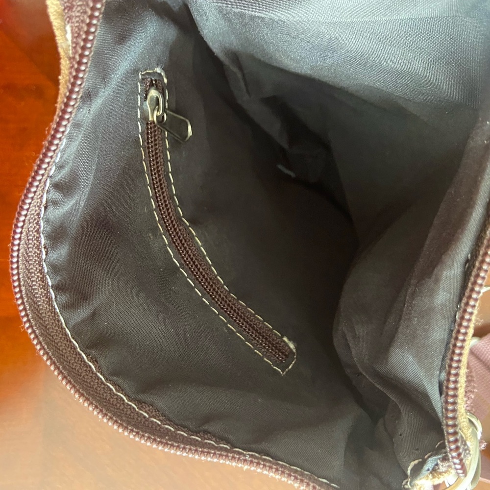 Cute Crossbody 3d Converse design Hippie bag! - Picture 4 of 5